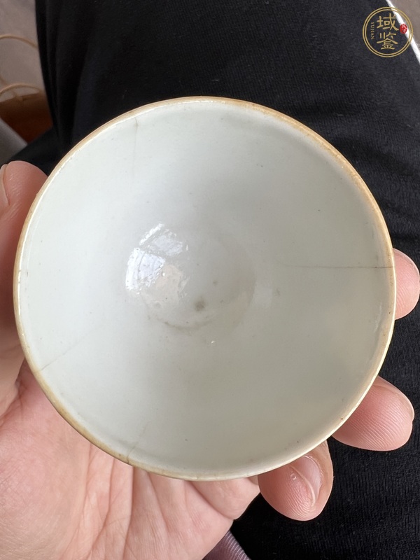 古玩陶瓷礬紅花卉紋杯真品鑒賞圖