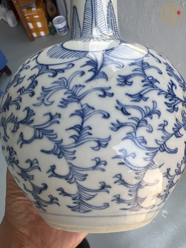 古玩陶瓷青花纏枝花紋天球瓶真品鑒賞圖