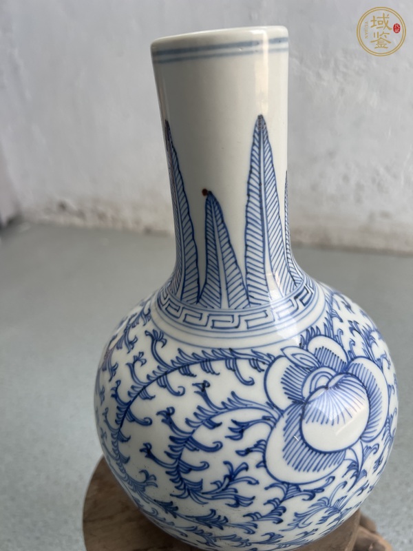 古玩陶瓷青花纏枝花紋天球瓶真品鑒賞圖