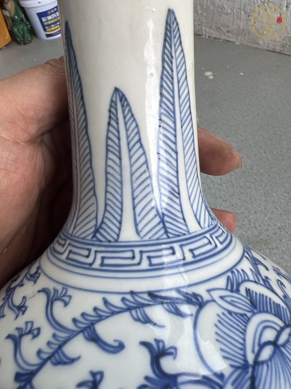 古玩陶瓷青花纏枝花紋天球瓶真品鑒賞圖