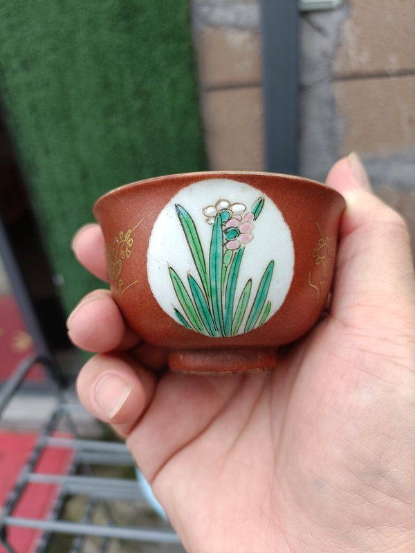 古玩轉(zhuǎn)賣乾隆年制寄托款晚清民國描金粉彩開窗什錦杯拍賣，當前價格0元