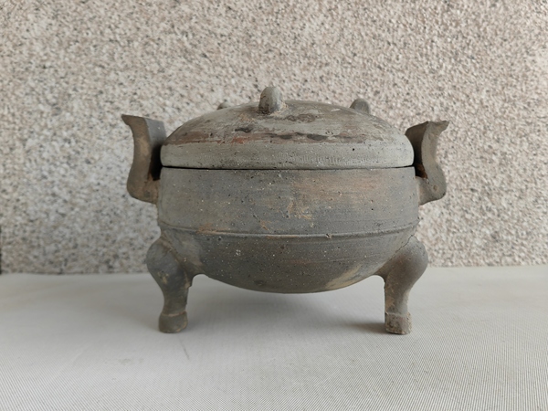 古玩轉賣灰陶三足鼎拍賣，當前價格2500元