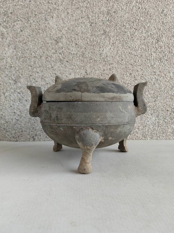 古玩陶瓷灰陶三足鼎拍賣(mài)，當(dāng)前價(jià)格399元
