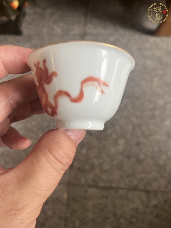 古玩陶瓷礬紅獅紋杯真品鑒賞圖