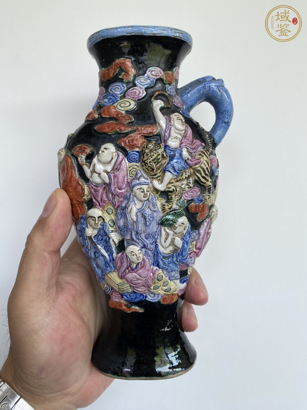 古玩民國粉彩雕瓷羅漢瓶真品鑒賞圖