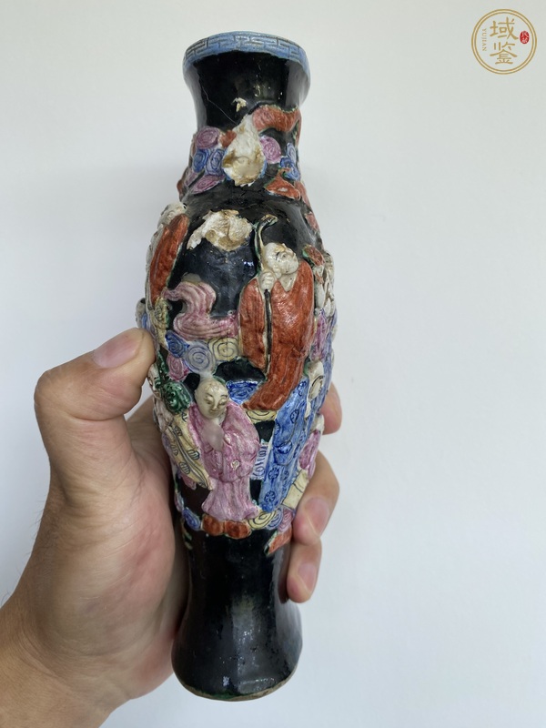 古玩陶瓷民國粉彩雕瓷羅漢瓶真品鑒賞圖