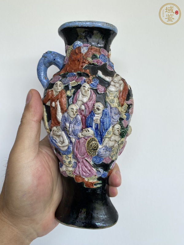 古玩陶瓷民國粉彩雕瓷羅漢瓶真品鑒賞圖