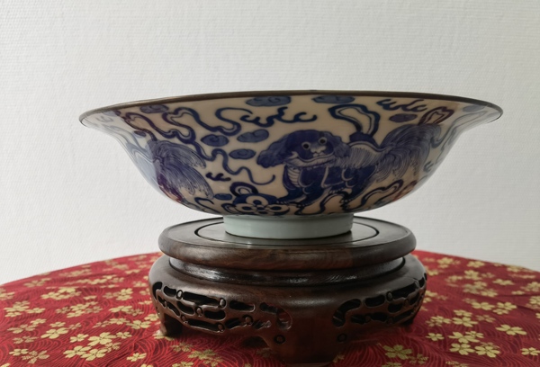 古玩陶瓷清光緒飄帶繡球獅子紋青花折沿碗拍賣，當(dāng)前價(jià)格5000元