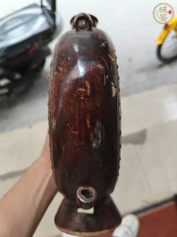 古玩陶瓷褐釉印花抱月瓶真品鑒賞圖