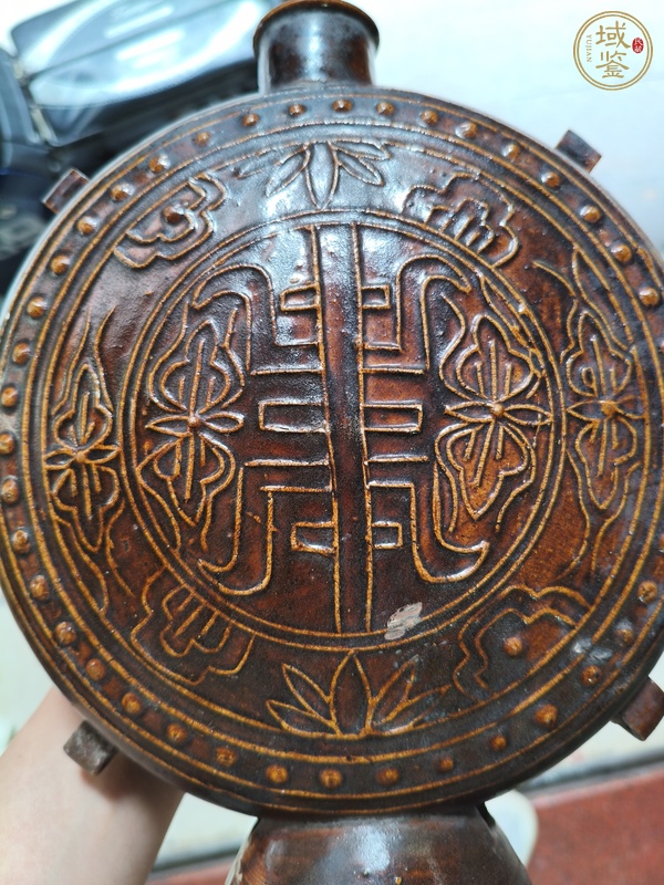 古玩陶瓷褐釉印花抱月瓶真品鑒賞圖