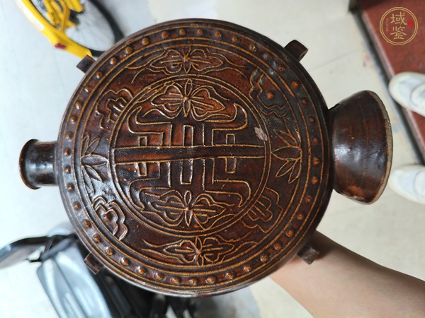 古玩陶瓷褐釉印花抱月瓶真品鑒賞圖