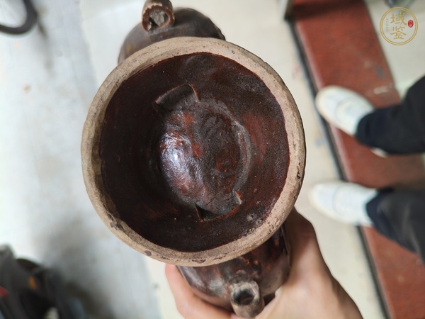古玩陶瓷褐釉印花抱月瓶真品鑒賞圖