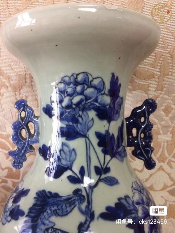 古玩豆青釉青花鳳凰牡丹紋瓶真品鑒賞圖