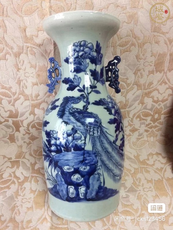古玩陶瓷豆青釉青花鳳凰牡丹紋瓶真品鑒賞圖