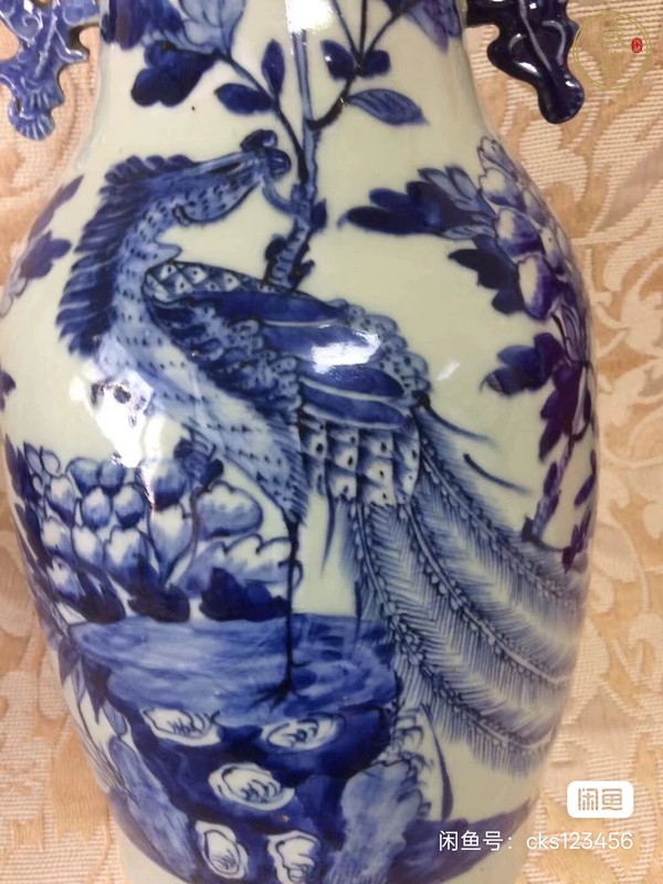 古玩陶瓷豆青釉青花鳳凰牡丹紋瓶真品鑒賞圖