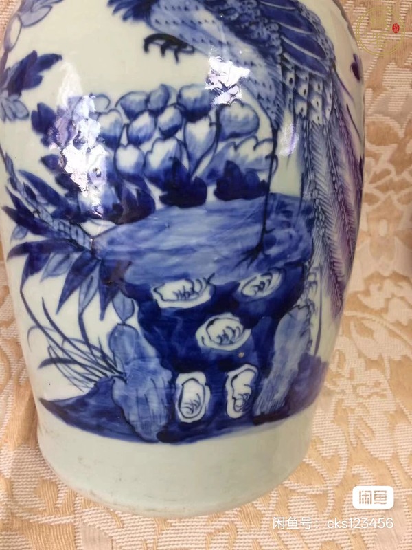 古玩陶瓷豆青釉青花鳳凰牡丹紋瓶真品鑒賞圖