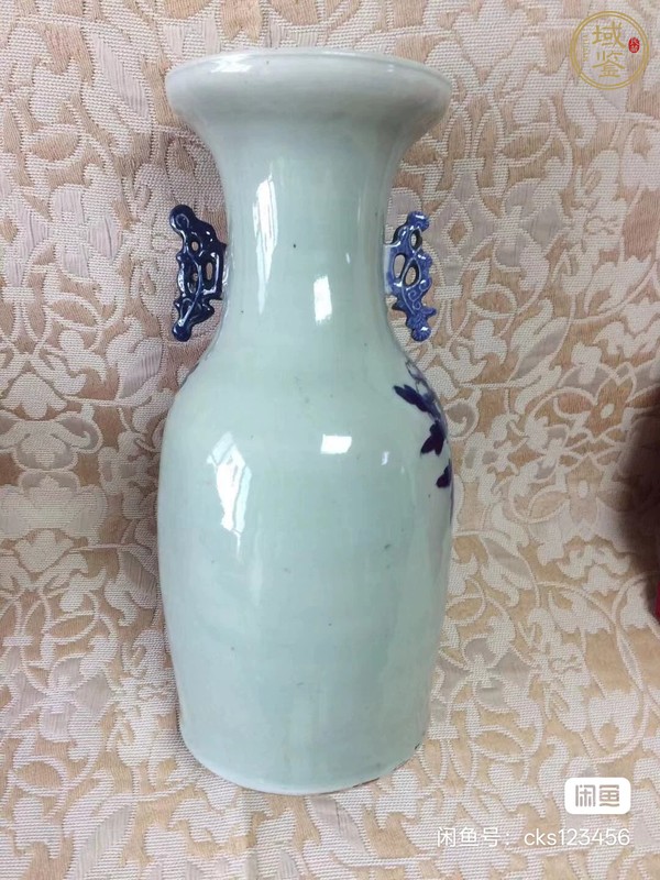 古玩陶瓷豆青釉青花鳳凰牡丹紋瓶真品鑒賞圖