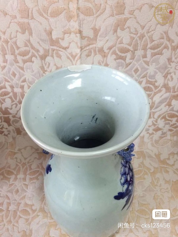 古玩陶瓷豆青釉青花鳳凰牡丹紋瓶真品鑒賞圖