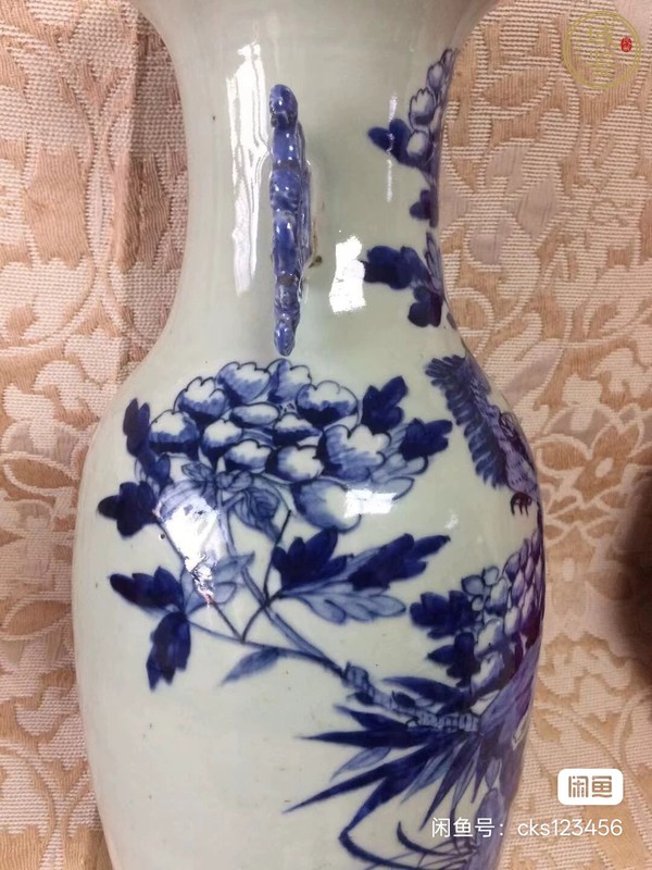 古玩陶瓷豆青釉青花鳳凰牡丹紋瓶真品鑒賞圖