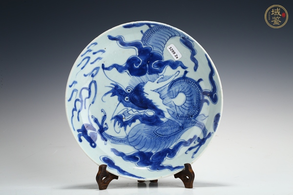 古玩雍乾·青花過(guò)墻龍紋盤(pán)真品鑒賞圖