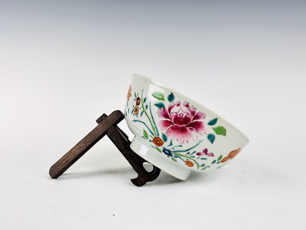 古玩陶瓷清早期·粉彩花卉碗拍賣(mài)，當(dāng)前價(jià)格0元