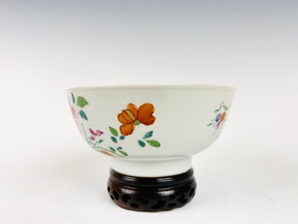 古玩陶瓷清早期·粉彩花卉碗拍賣(mài)，當(dāng)前價(jià)格0元