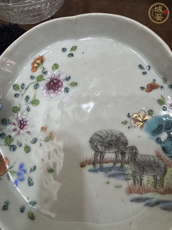 古玩陶瓷粉彩花卉盤真品鑒賞圖