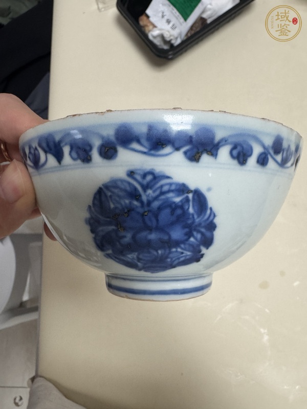 古玩陶瓷明萬歷團花紋青花碗真品鑒賞圖
