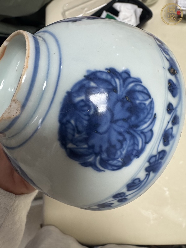 古玩陶瓷明萬(wàn)歷團(tuán)花紋青花碗真品鑒賞圖