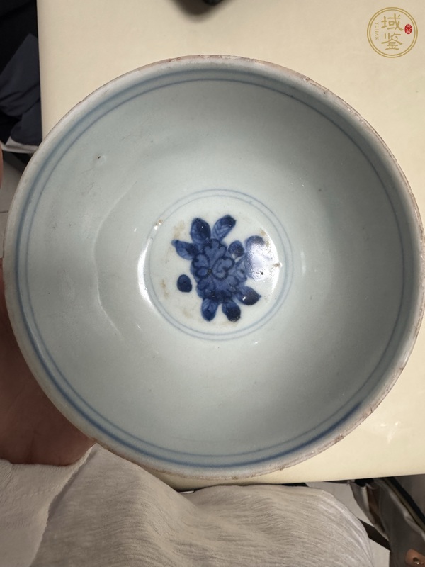古玩陶瓷明萬(wàn)歷團(tuán)花紋青花碗真品鑒賞圖