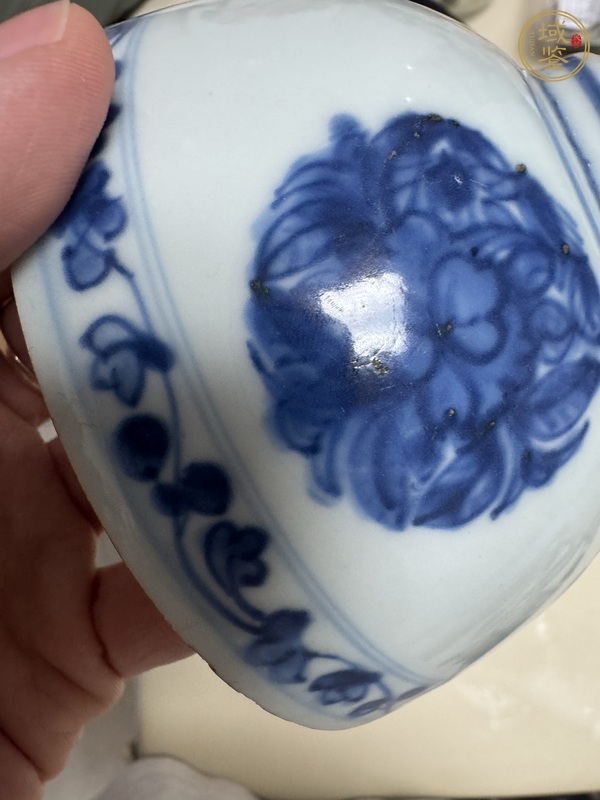 古玩陶瓷明萬(wàn)歷團(tuán)花紋青花碗真品鑒賞圖