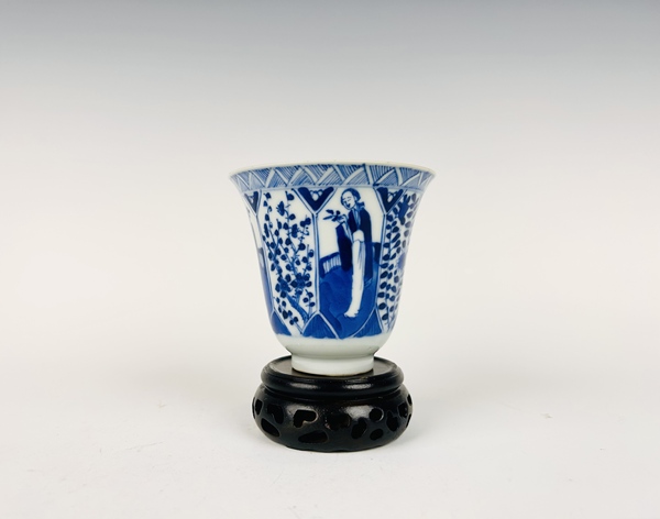 古玩嚴(yán)選清光緒·青花人物故事鈴鐺杯拍賣，當(dāng)前價(jià)格32888元