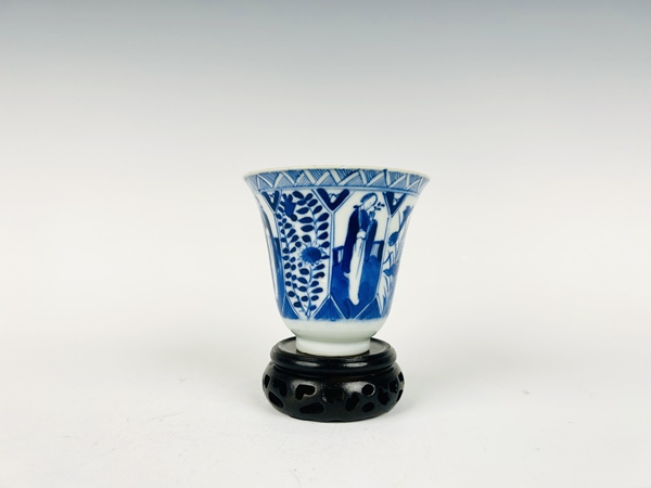 古玩陶瓷清光緒·青花人物故事鈴鐺杯拍賣，當(dāng)前價格0元