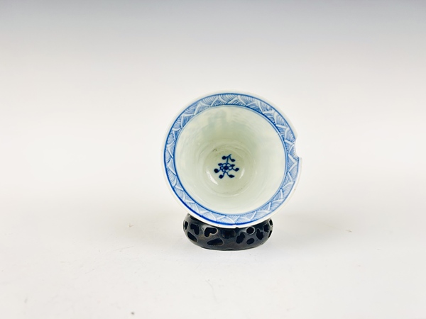 古玩陶瓷清光緒·青花人物故事鈴鐺杯拍賣，當(dāng)前價格0元