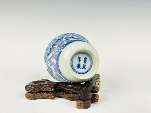 古玩陶瓷清光緒·青花人物故事鈴鐺杯拍賣，當(dāng)前價格0元