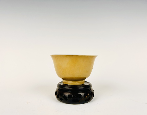 古玩陶瓷清康熙·米黃釉撇口杯拍賣，當(dāng)前價(jià)格0元