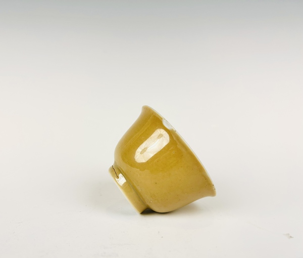 古玩陶瓷清康熙·米黃釉撇口杯拍賣，當(dāng)前價(jià)格0元
