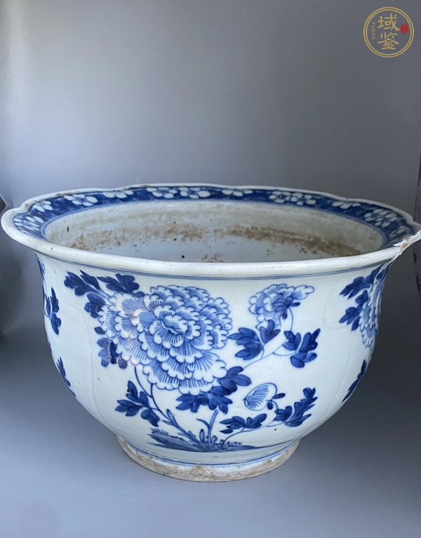 古玩花卉紋青花花盆真品鑒賞圖