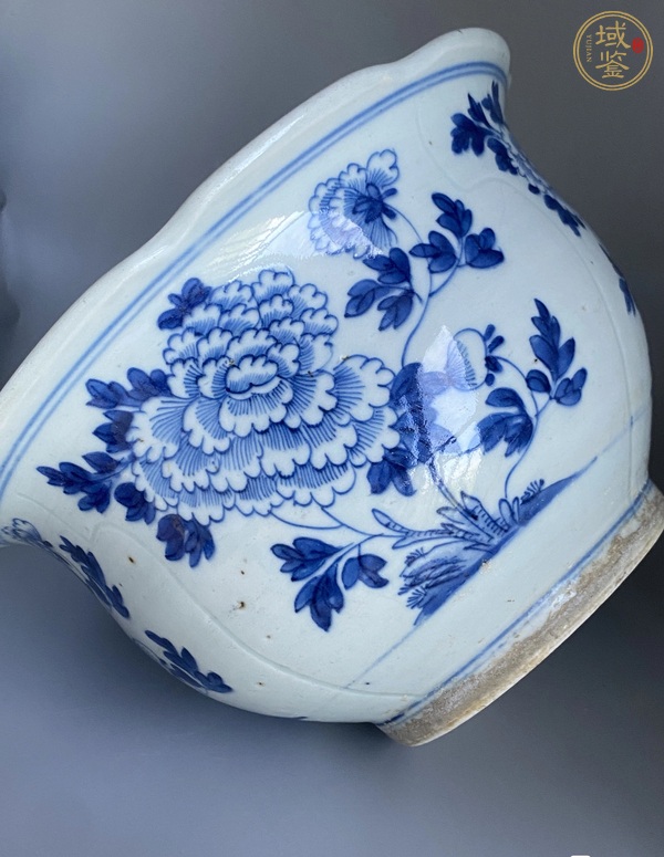 古玩陶瓷花卉紋青花花盆真品鑒賞圖
