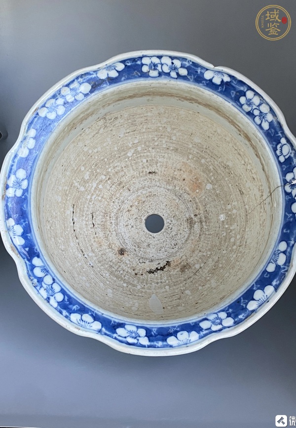 古玩陶瓷花卉紋青花花盆真品鑒賞圖