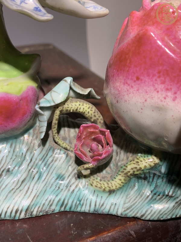 古玩陶瓷粉彩觀音塑像真品鑒賞圖