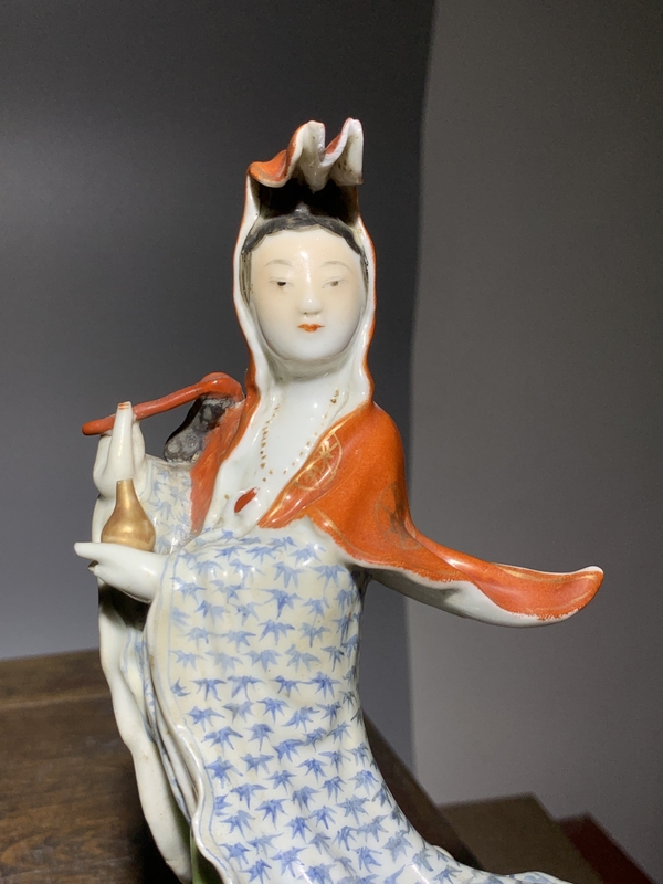 古玩陶瓷粉彩觀音塑像拍賣，當(dāng)前價(jià)格666元