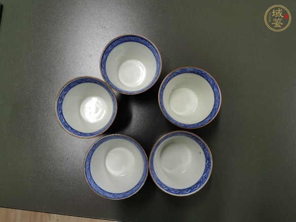 古玩陶瓷日本明治青花杯真品鑒賞圖