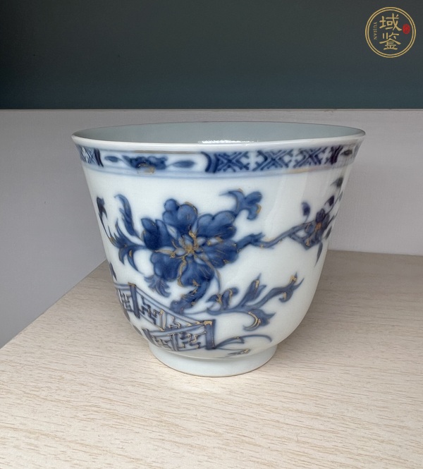 古玩清乾隆青花描金花卉紋杯真品鑒賞圖