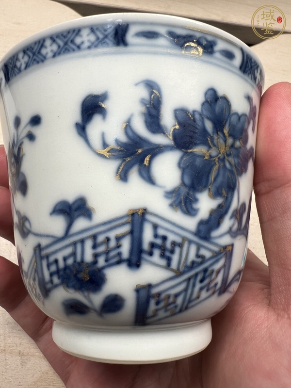古玩陶瓷清乾隆青花描金花卉紋杯真品鑒賞圖