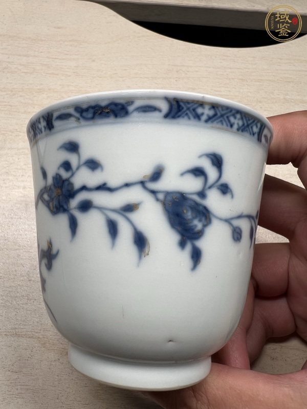 古玩陶瓷清乾隆青花描金花卉紋杯真品鑒賞圖