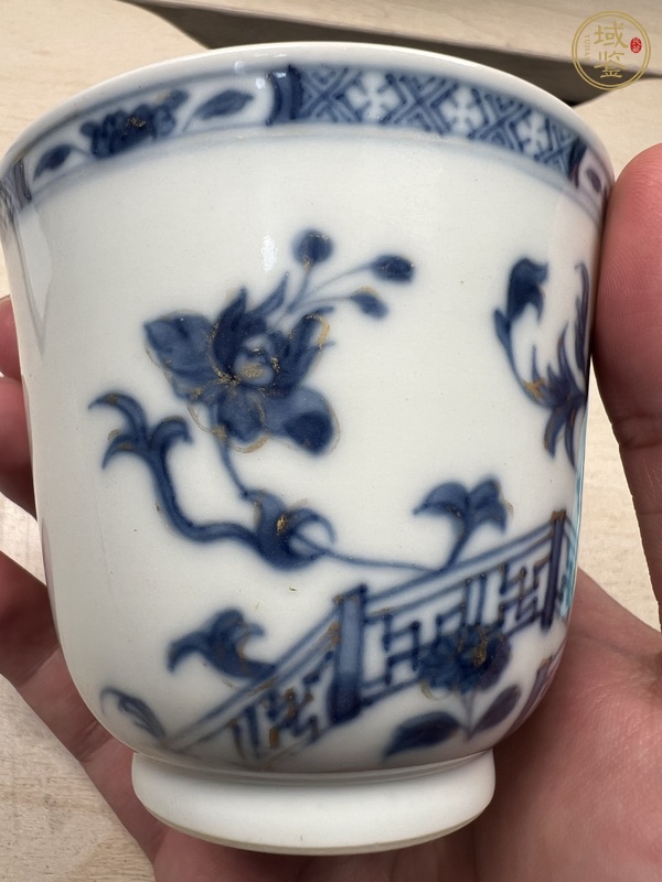 古玩陶瓷清乾隆青花描金花卉紋杯真品鑒賞圖