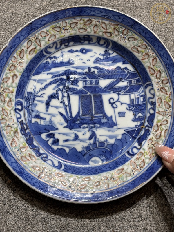 古玩陶瓷青花山水玲瓏加彩花卉紋盤真品鑒賞圖