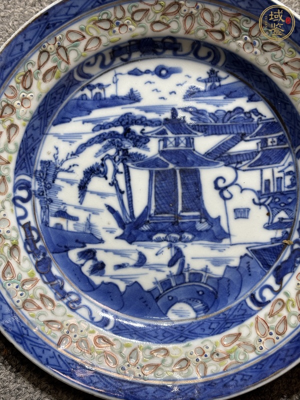 古玩陶瓷青花山水玲瓏加彩花卉紋盤真品鑒賞圖