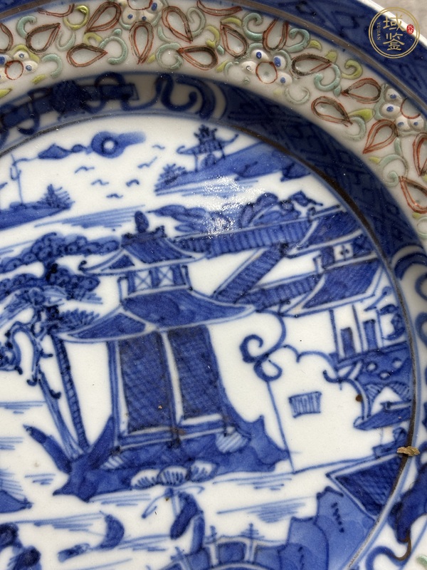 古玩陶瓷青花山水玲瓏加彩花卉紋盤真品鑒賞圖